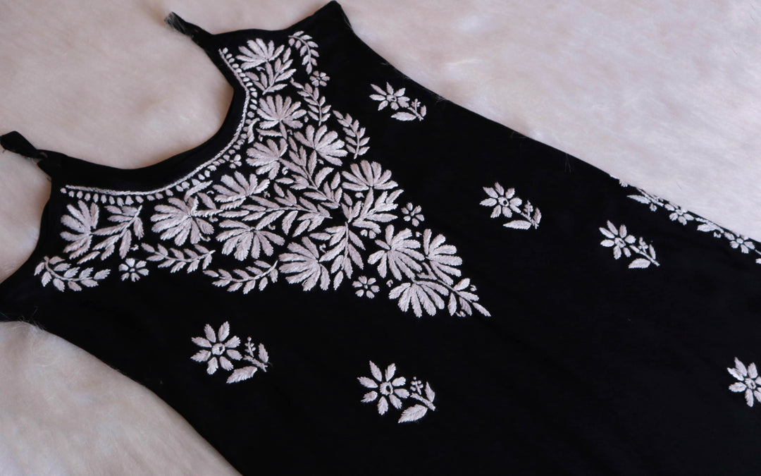 RUHI BLACK SLEEVELESS RAYON KURTA