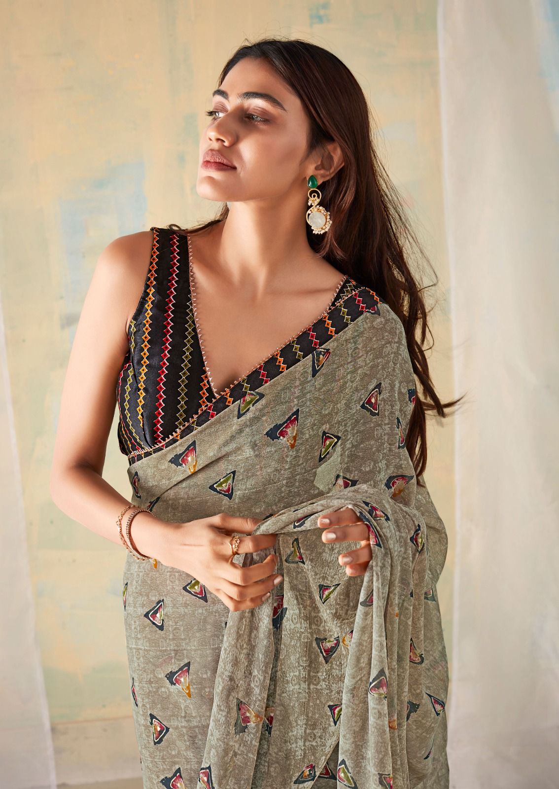 Ekaara Georgette Print Saree Dark Grey