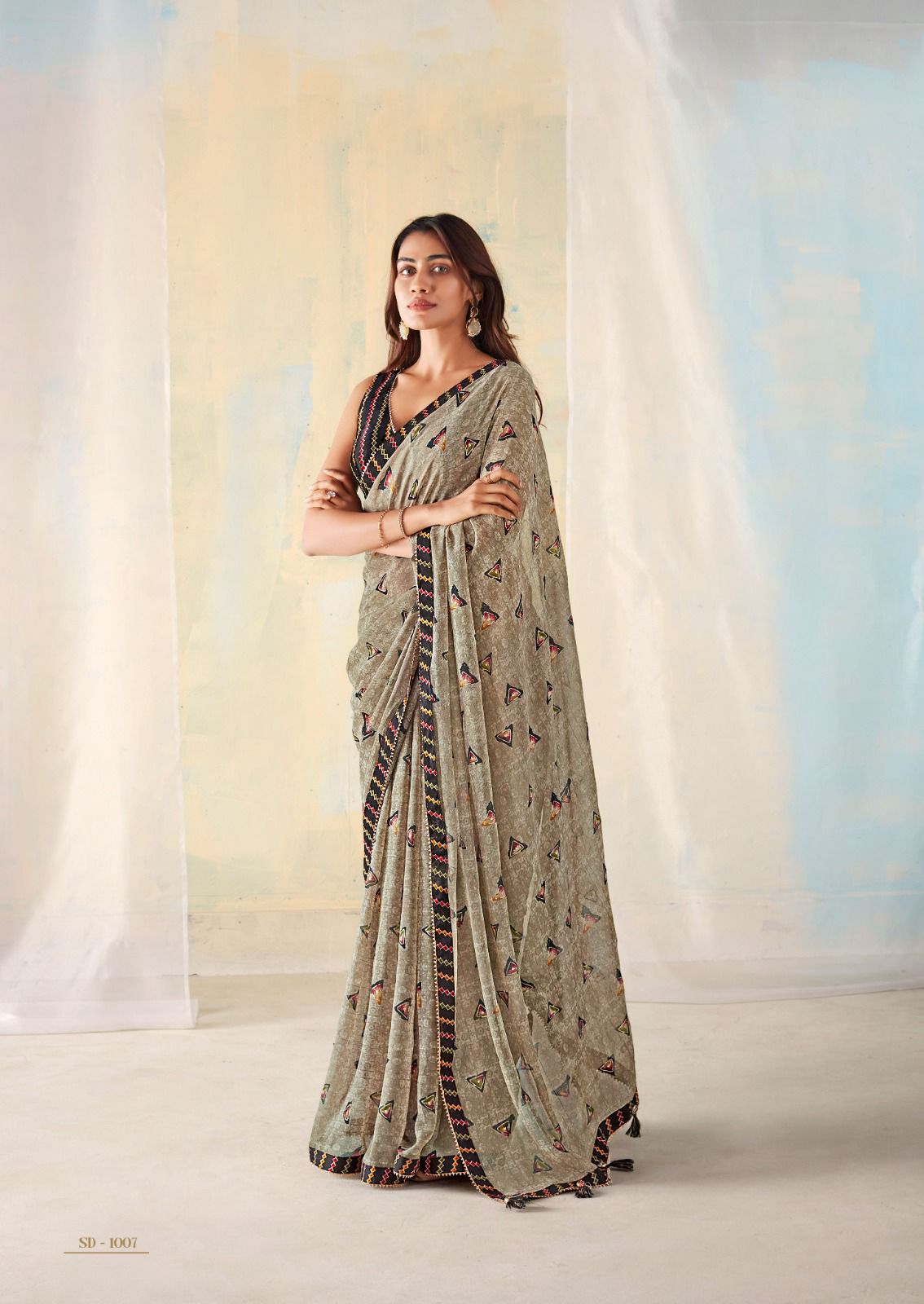 Ekaara Georgette Print Saree Dark Grey